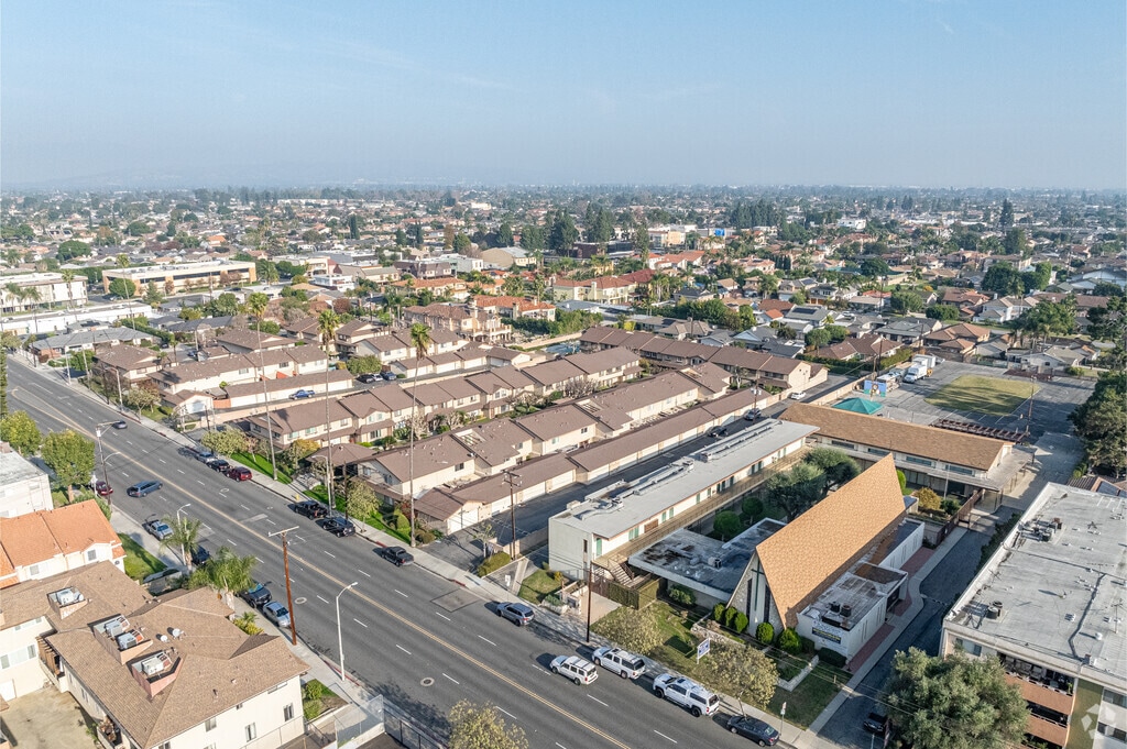 Aerial view of St Mark's Episcopal School in Downey