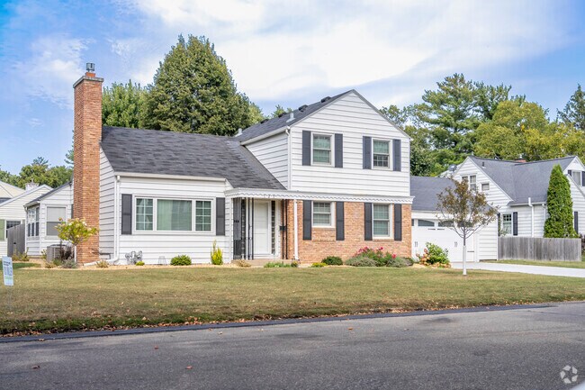 Parkway’s neighborhood atmosphere adds a welcoming touch to Rochester living.