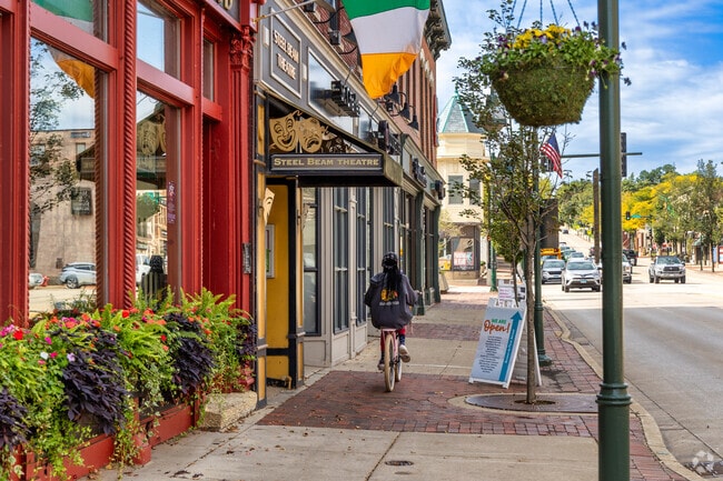 Downtown St. Charles' Main St is lined with small shops, restaurants and multiple theaters.