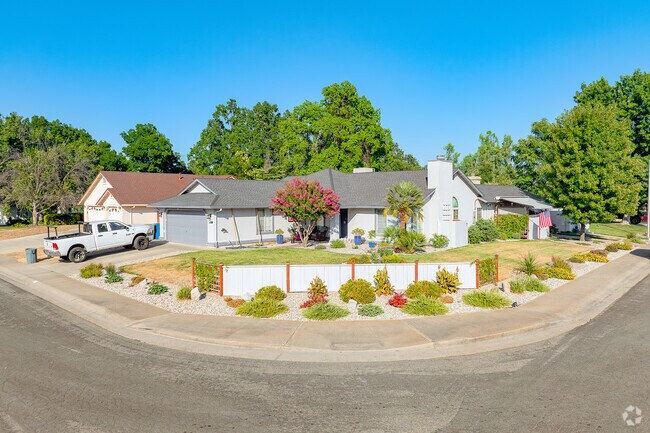 Corner lots tend to have more space and extra room for landscape in Girvan.