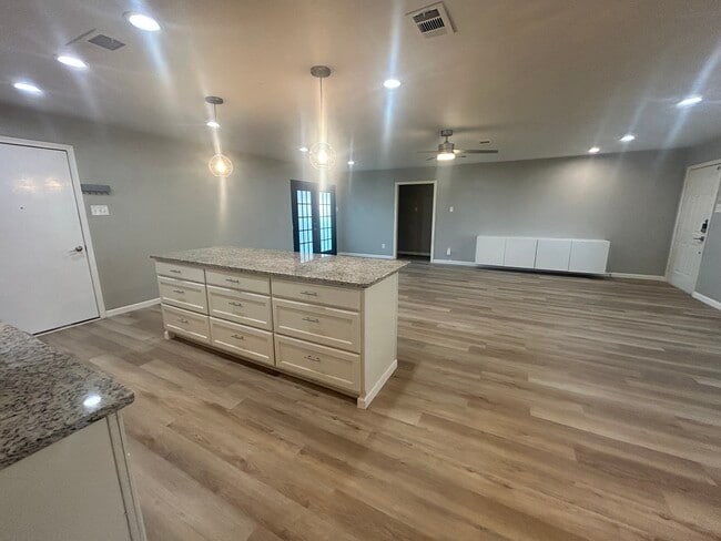 5249 Dazzle Dr, Dallas, TX 75232 - photo 4