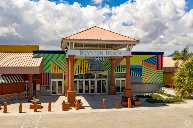 The Boynton Beach Mall is a short drive from the Golfview Harbour neighborhood.