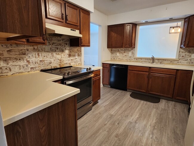 3500 Bristol Oxford Valley Rd unit 2, Levittown, PA 19057 - photo 6