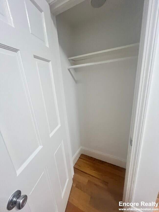 51 Joy St unit 7T, Boston, MA 02114 - photo 5