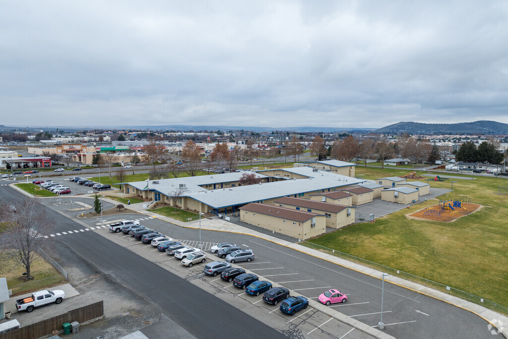 Vista Elementary sits next to a main arterial road.