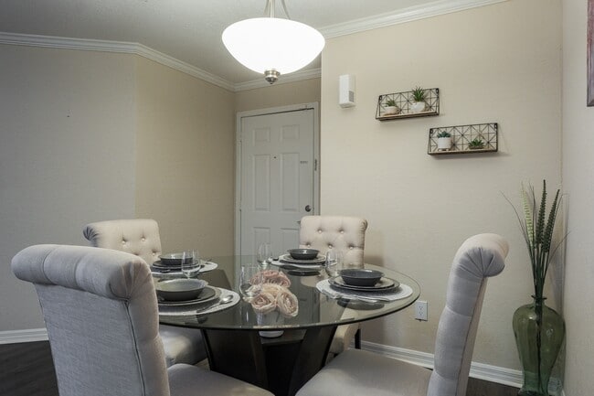 The Landings at Boot Ranch | Palm Harbor FL | Model Dining Room