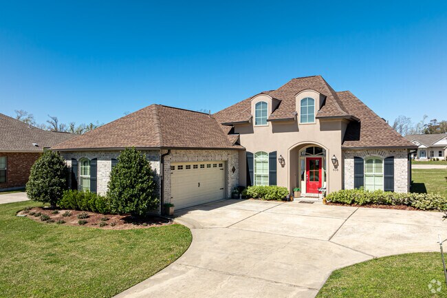 New traditional homes can be found when looking to move to Luling.