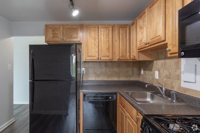 1BR, 1BA - 731 SF