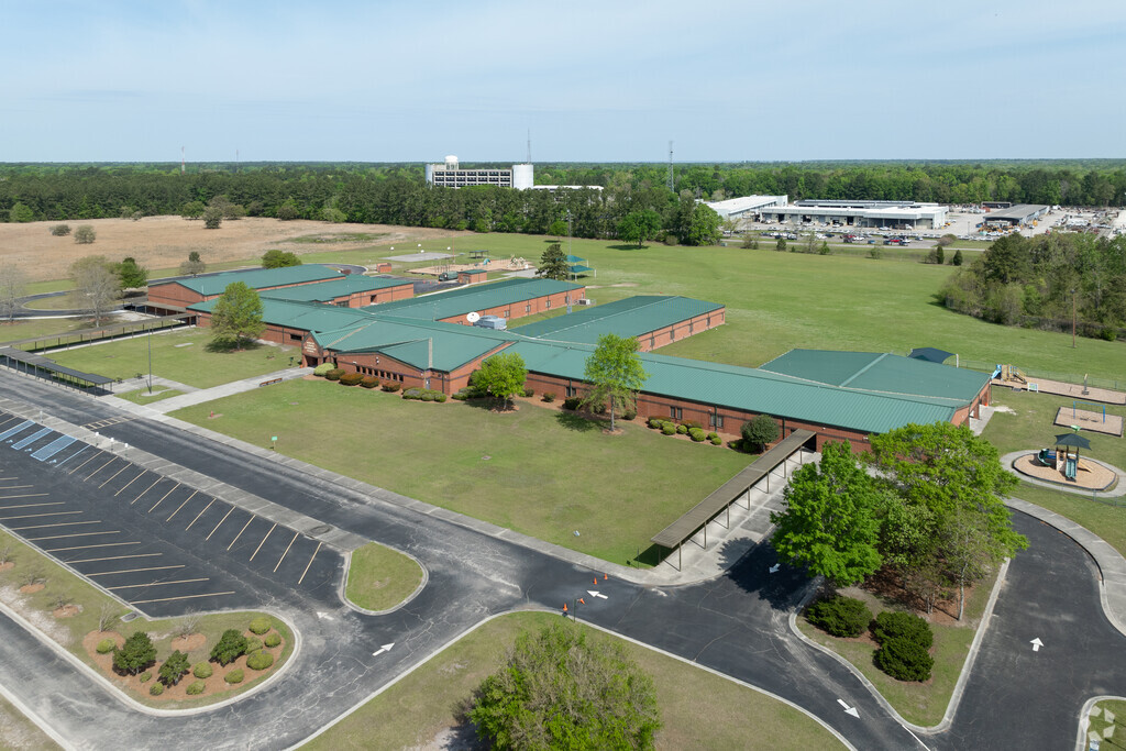 Moncks Corner Elementary School is easily accessible in Moncks Corner.