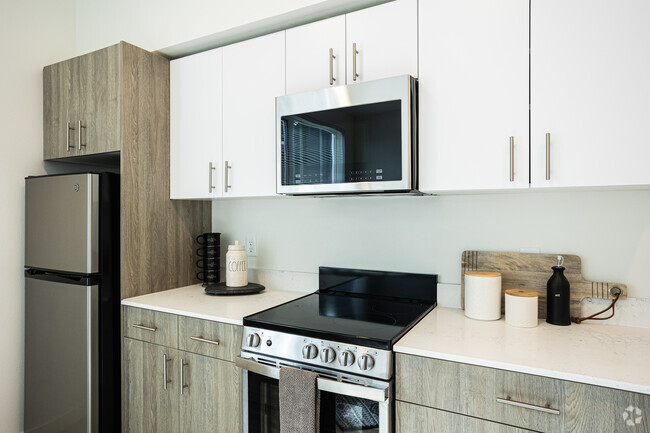 0BR, 1BA - 568SF