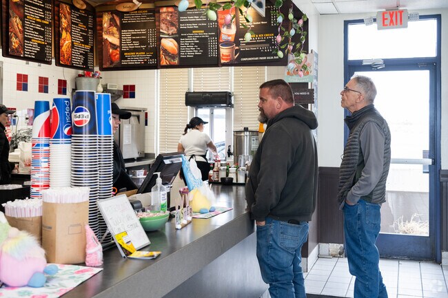 Bravo Burgers offers locally sourced comfort food just north of Mesa Linda.
