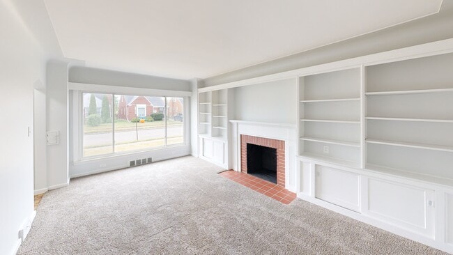 15161 Sprenger Ave, Eastpointe, MI 48021 - photo 2