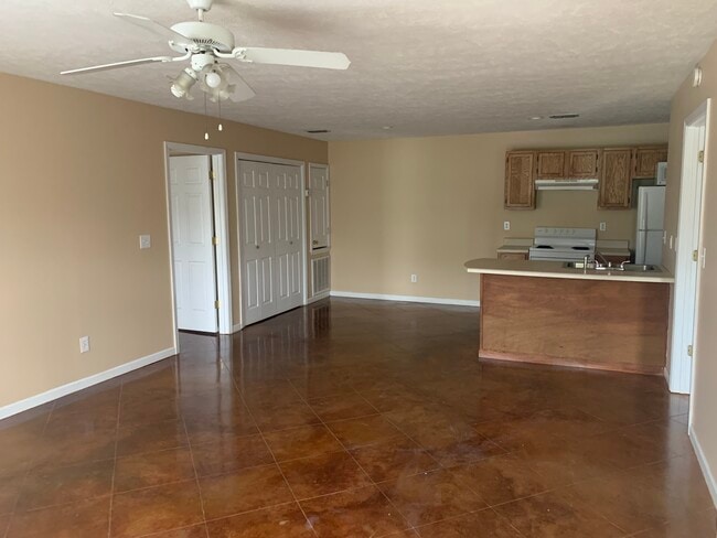 765 Old Mayhew Rd unit One bedroom one bath, Starkville, MS 39759 - photo 2