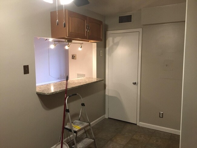 Kitchen breakfast bar