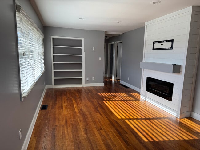 2666 Shrewsbury Rd, Columbus, OH 43221 - photo 2