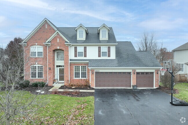 Grande Park neighborhoods have many custom style homes to choose from when living in Plainfield.