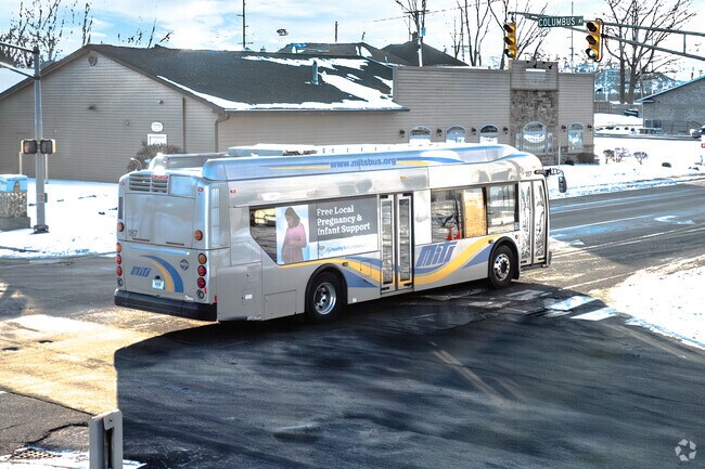 Public bus routes in Western Oaks provide easy access to downtown Muncie.