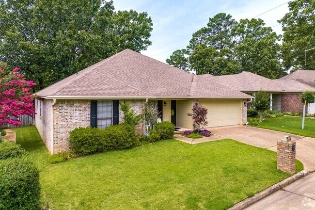 Minimal traditional single-family homes are common in Walnut Valley.
