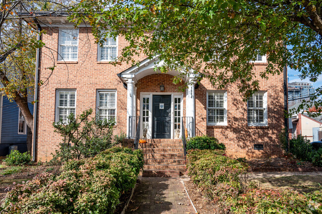 Kent Academy provides private education in the neighborhood of 
Dilworth.