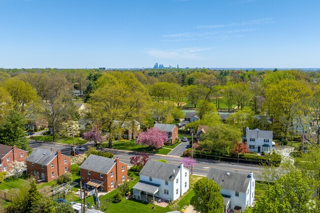 Located just 9 miles from Center City, Ardmore is home to over 250 retailers and restaurants.