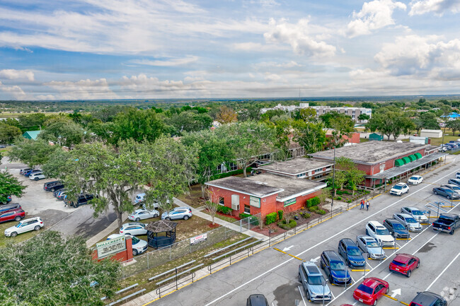 Aerial context of school_building 2