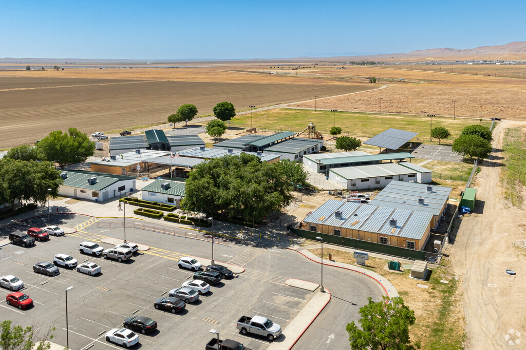 Tamarack Elementary School is surrounded by the farmland of the San Joaquin Valley.