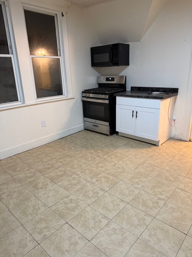 575 Market St unit 3, Paterson, NJ 07513 - photo 5