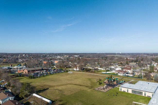 DuJardin Elementary has 380 students in grades PK, K-5.