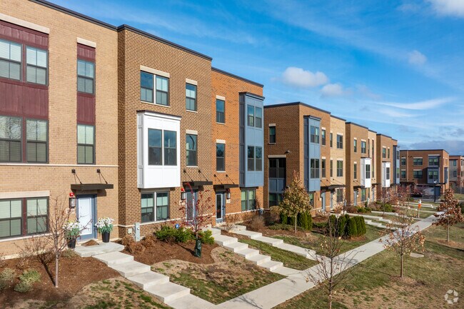 Condos and townhouses in Mount Prospect can range from $250,000 to $500,000.