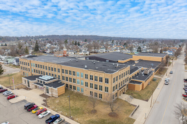 Connersville Middle School has a student-teacher ratio of 15 to 1.