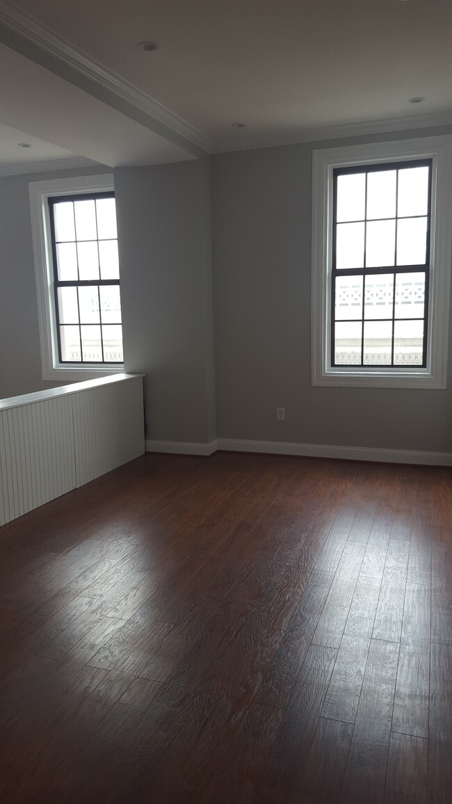 1 E Chase St Unit 607, Baltimore, MD 21202
