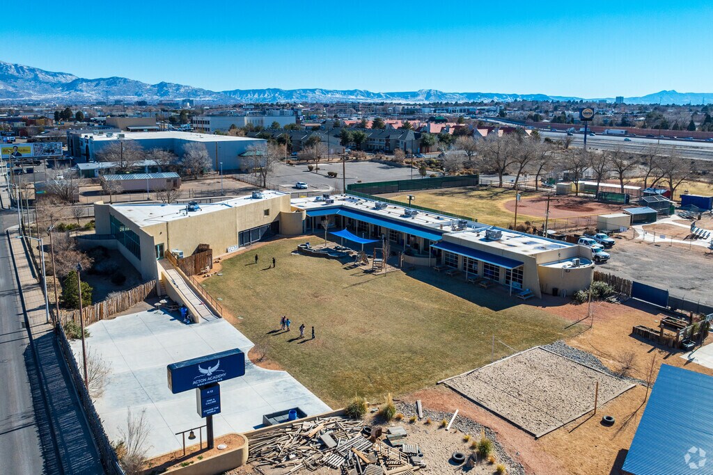 The sign and grass field at Acton Academy Albuquerque.