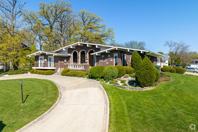 Ishnala has a few very nice brick bungalow homes of arts and crafts style.