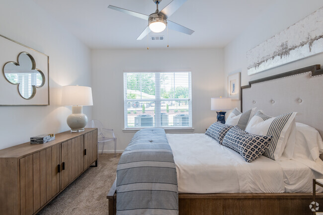 2BR, 2BA - 976SF - Bedroom
