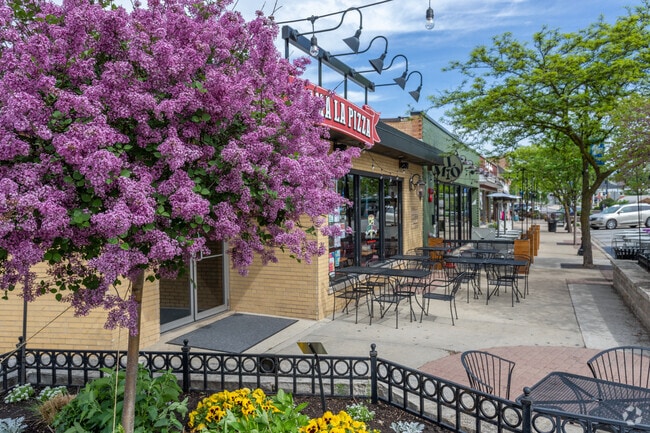 If you’re looking to step outside the box of the typical suburban lifestyle, take a look around Clarendon Hills.