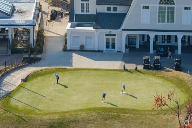 Practice your swing at Druid Hills Golf Course just outside of Clairemont-Great Lakes.