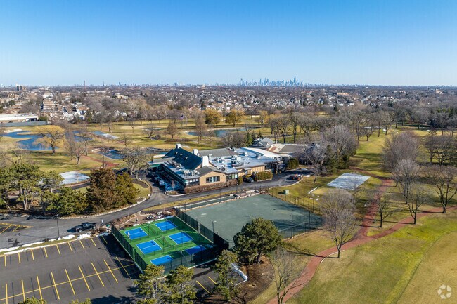 Ridgemoor Country Club is in the heart of Harwood Heights.