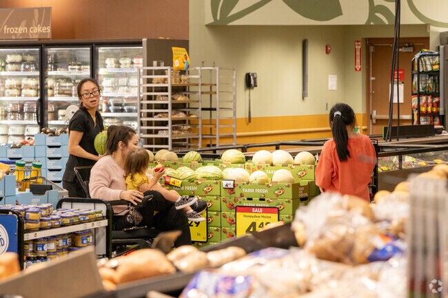 Kroger has some of the best produce around the Wilshire Park area.