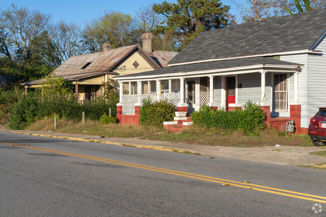 Tindall Heights Historic District offers lower-priced homes than the Macon metro area.