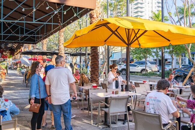 Parkside offers easy access to different dining options in Downtown Hollywood.
