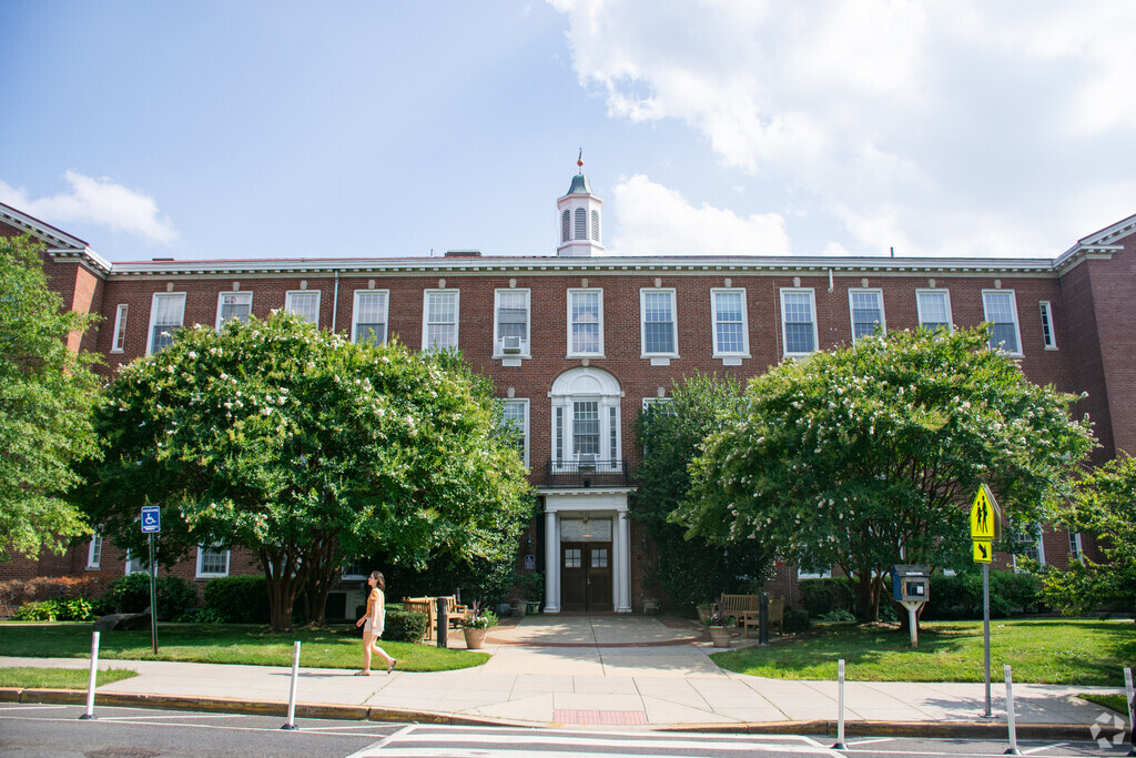 The Janney Elementary School is a public elementary school from Pre-K through 5th grade.