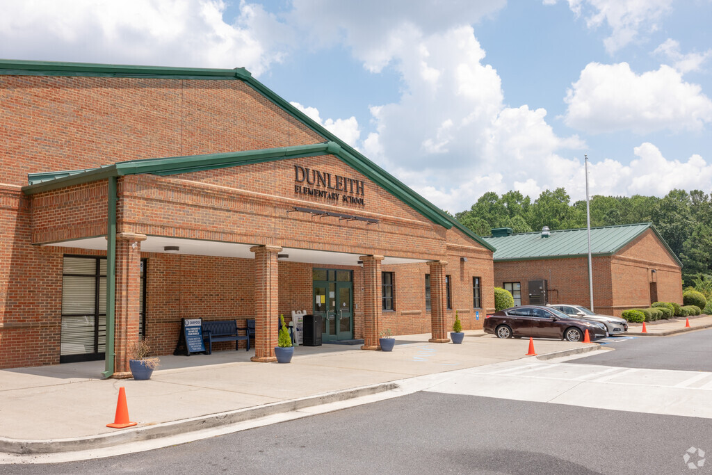 Main entrance to Dunleith Elementary School in Marietta GA