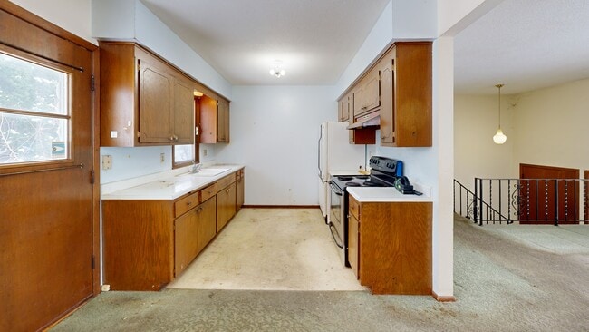 593 Continental Dr, New Brighton, MN 55112 - photo 2