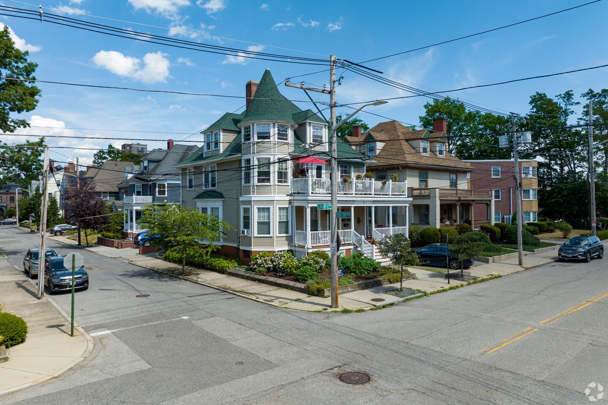 Large single-family homes are available in Wayland.