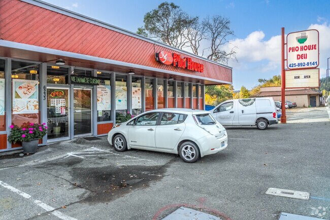 Pho House Deli is a local favorite in Uplake.