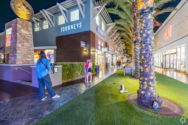 Shopping is always convenient with top stores near Mountaingate’s vibrant community.