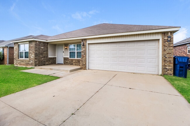 11421 SW 25th Terrace, Yukon, OK 73099 - photo 2