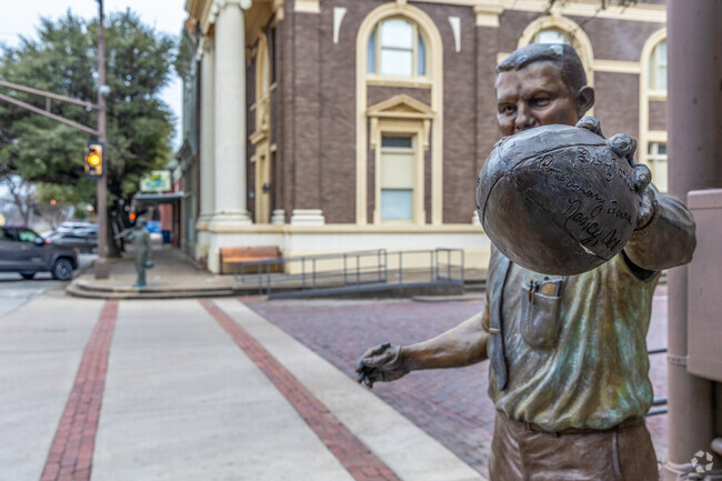 Corsicana honors its beloved high school football coach,Jim Acree, with a bronze statue in Downtown.