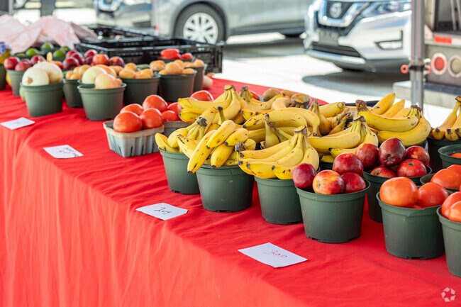 Farmer's markets near Bridgewater Bay feature a great selection of fresh produce.