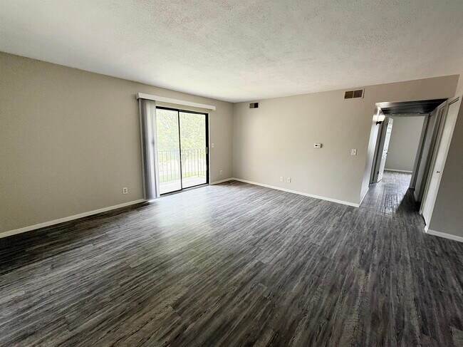 Forrest Edge Apartments, Peoria, IL 61604 - photo 2
